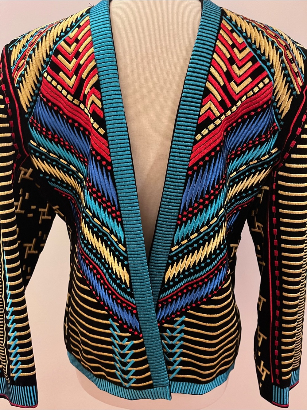 Men's Black Embroidered Open-Front Blazer with Multicolor Geometric Accents - M